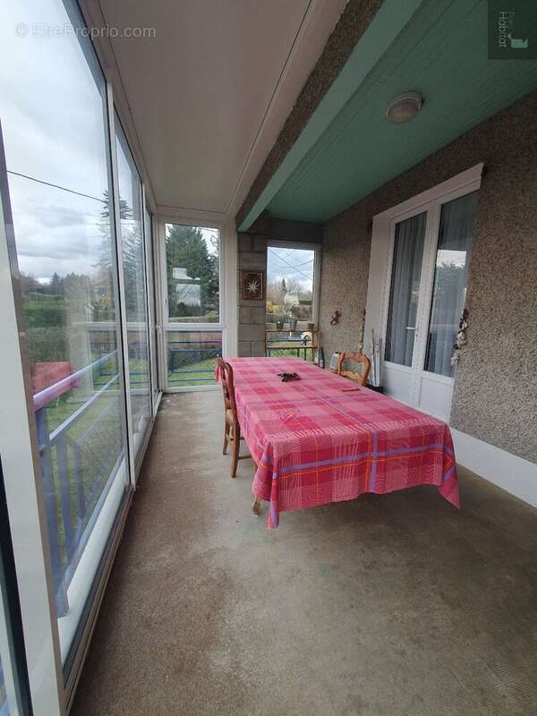 Maison à SAINT-ETIENNE-DE-MAURS