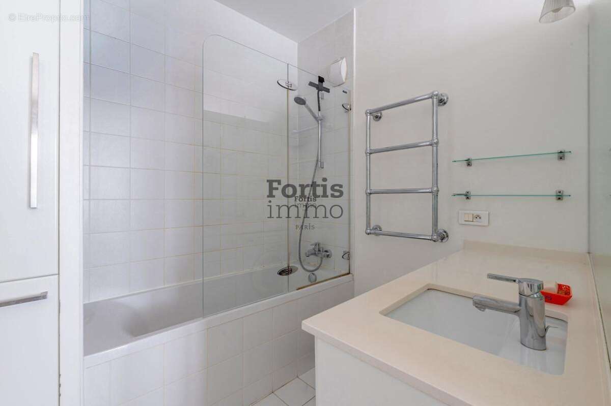 Appartement à PARIS-2E