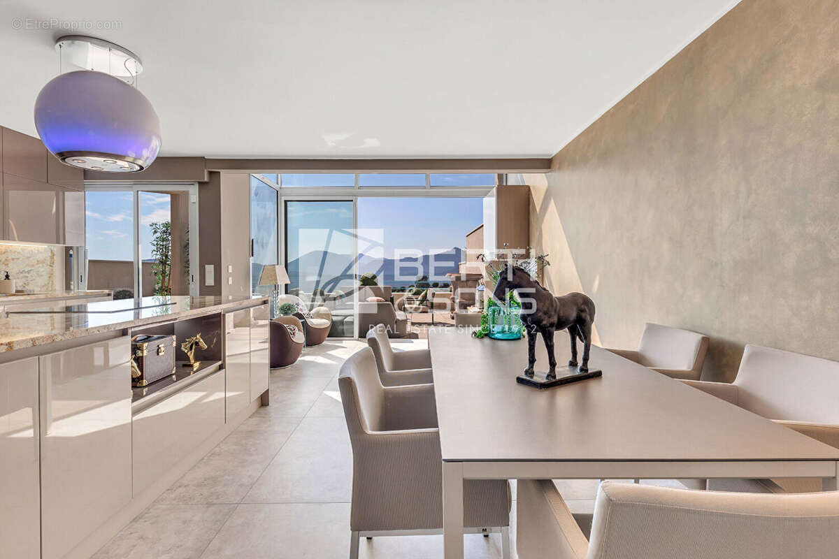 Appartement à MANDELIEU-LA-NAPOULE