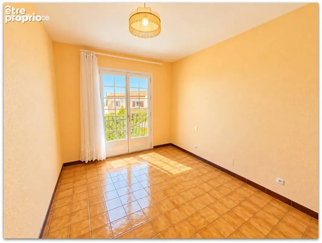 Grande villa familiale de 204 m² avec appartement indépendant, terrain piscinable de 2 178 m² et vue dégagée - Roujan (34320) - photo 8