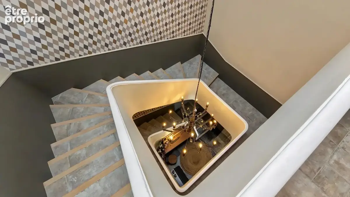 Superbe demeure de caractère de 187 m², rénovée avec des prestations haut de gamme, 5 chambres, patio avec bassin et vaste grang - photo 8