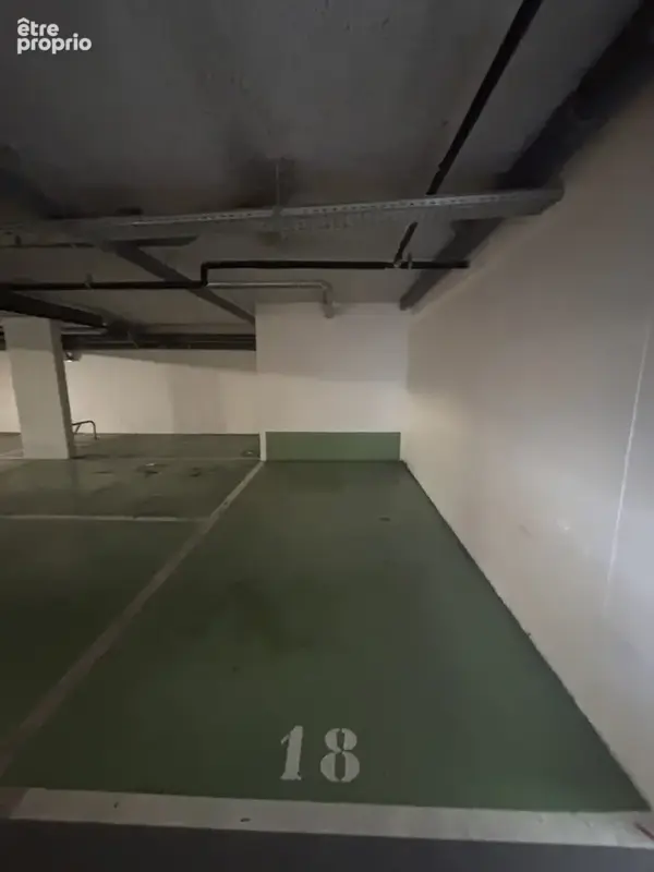 Parking à PARIS-11E