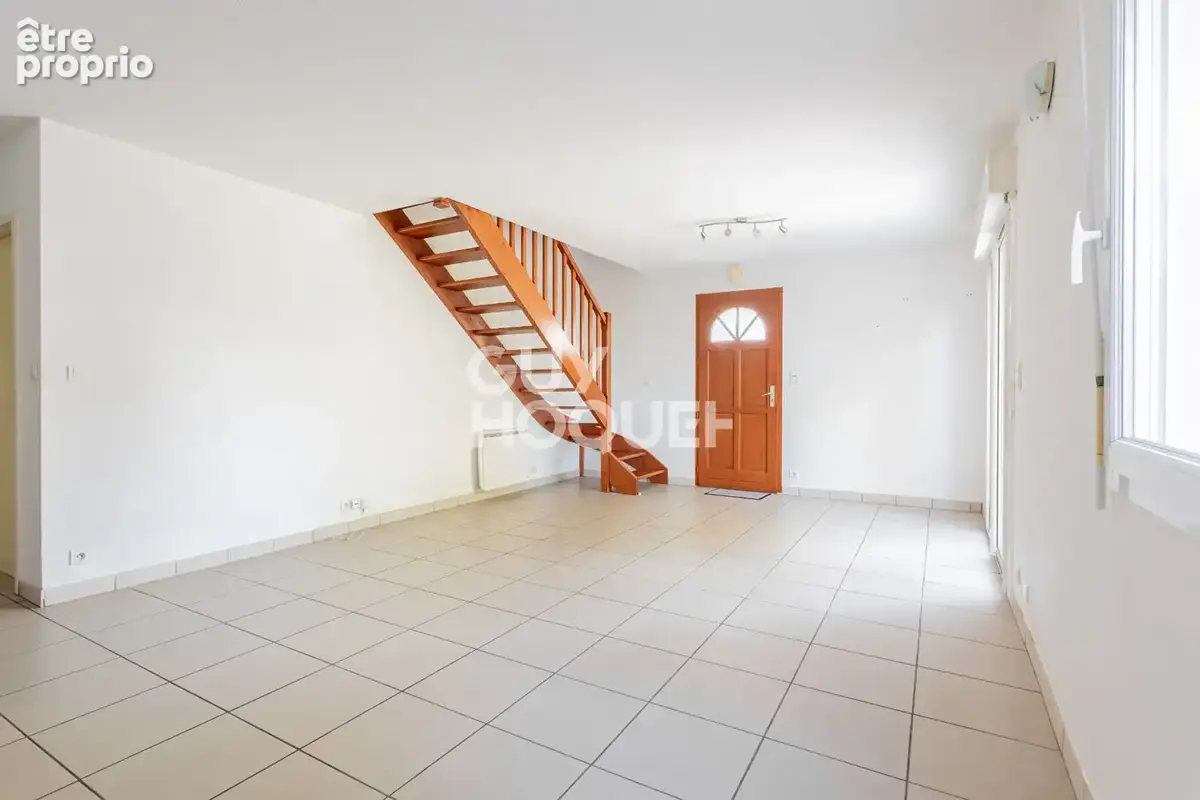 Maison de ville avec jardinet, rare à la vente ! - photo 3