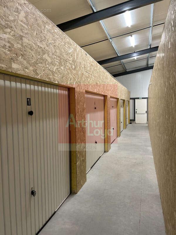 1890 m² à Sainte-Livrade-Sur-Lot  - photo 2