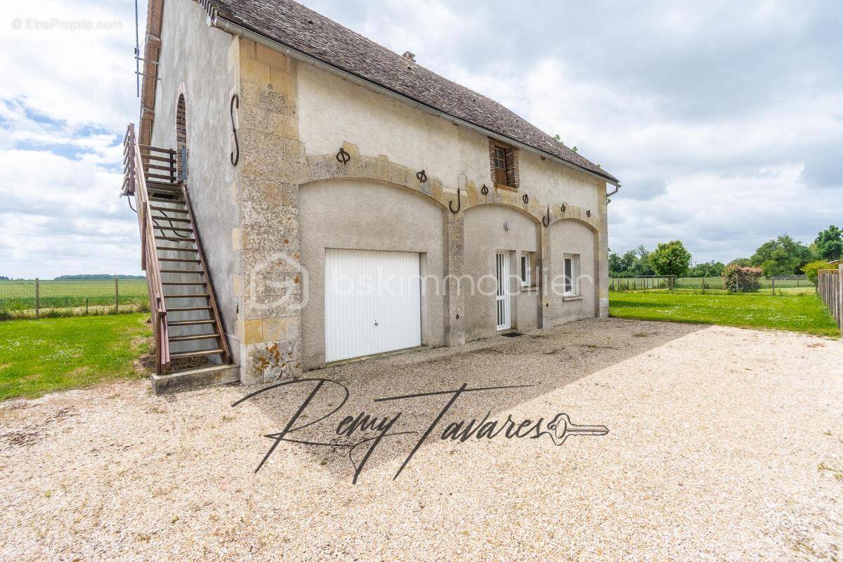 Maison à JOUY
