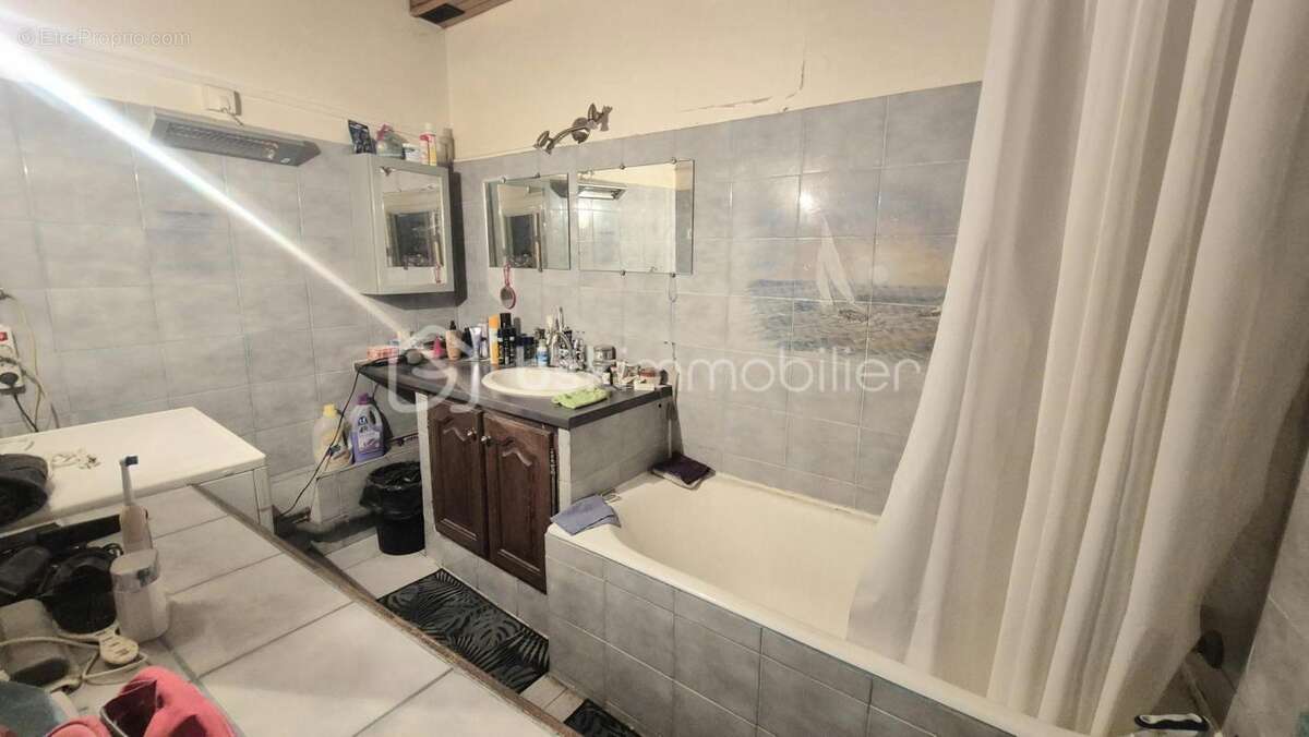 Appartement à CUERS