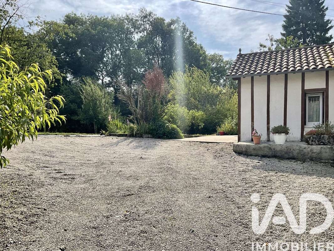 Maison 50 m² à Saint-Genest-Sur-Roselle  - photo 3