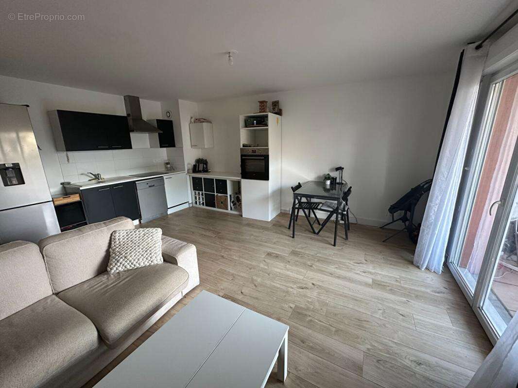 Appartement à COURNONTERRAL