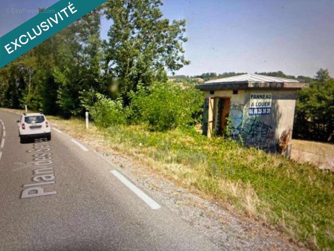 Photo 2 - Parking à SAINT-JEAN-DE-BOURNAY