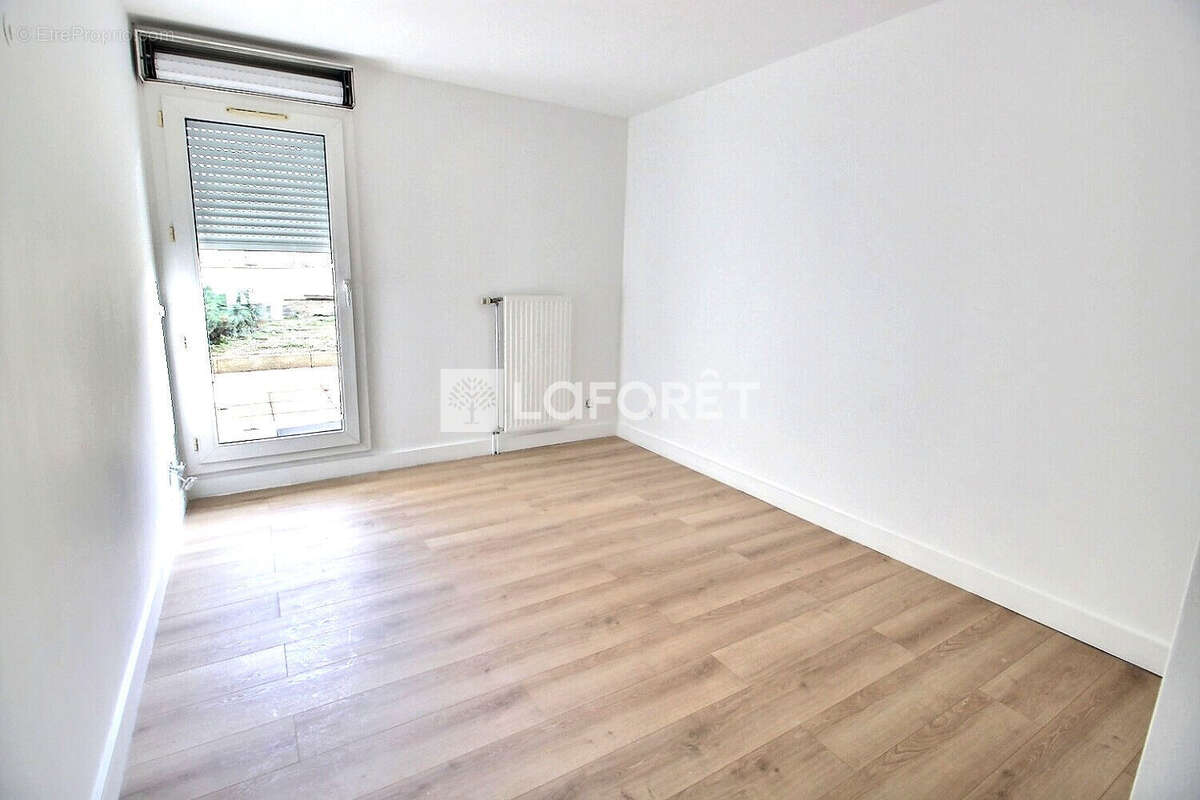 Appartement à VILLENEUVE-LA-GARENNE