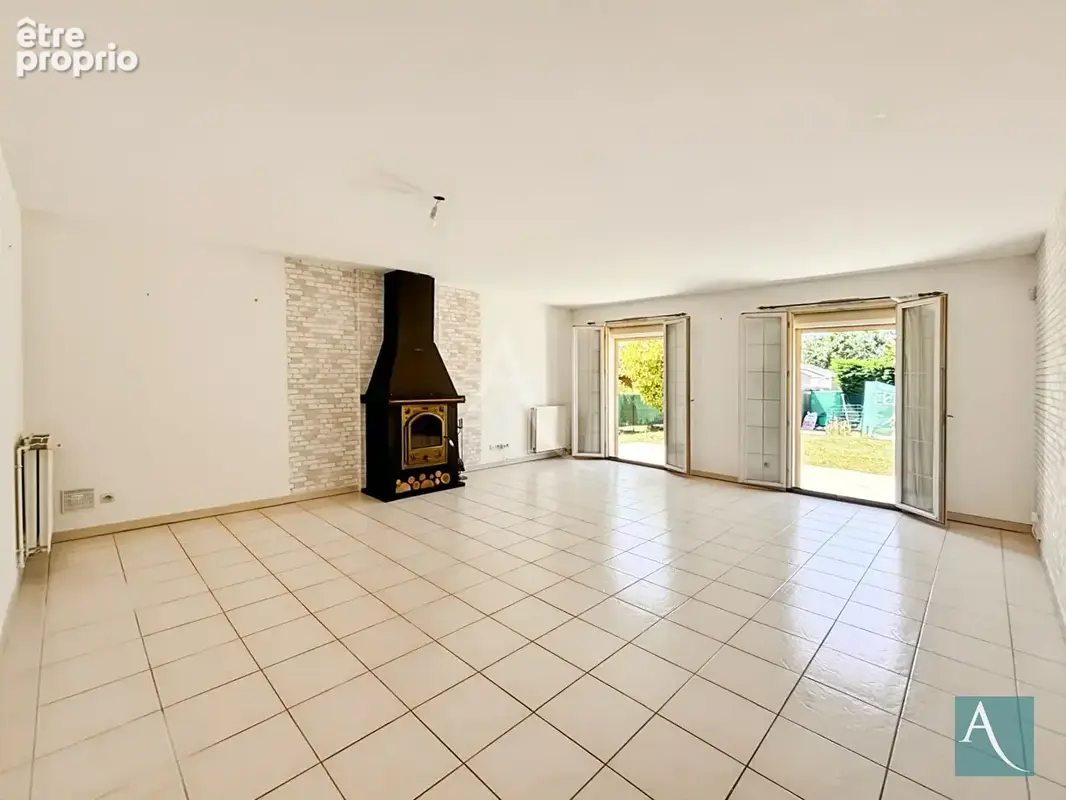 Maison de plain-pied à vendre à Breuillet , 3 chambres , jardin , au calme - photo 3