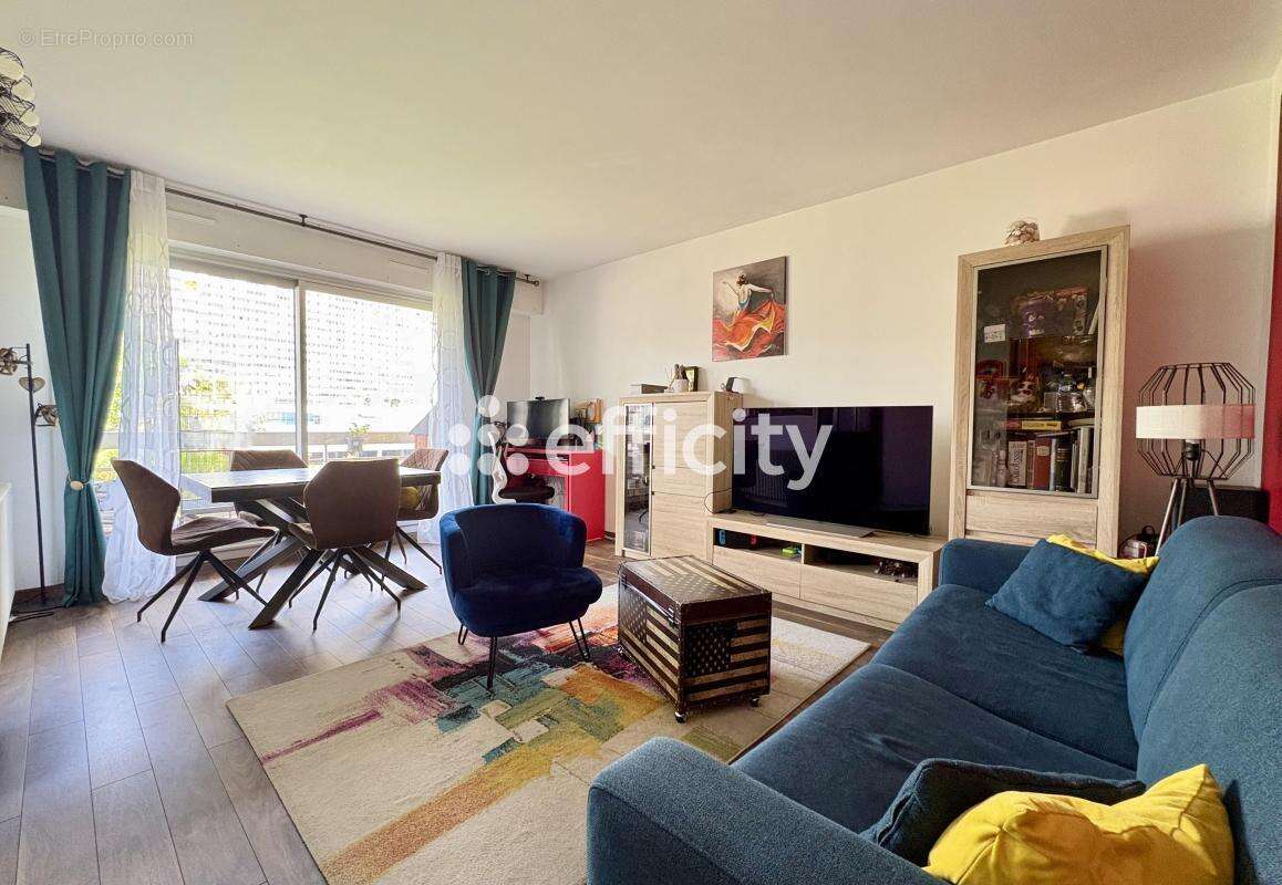 Appartement à COURBEVOIE