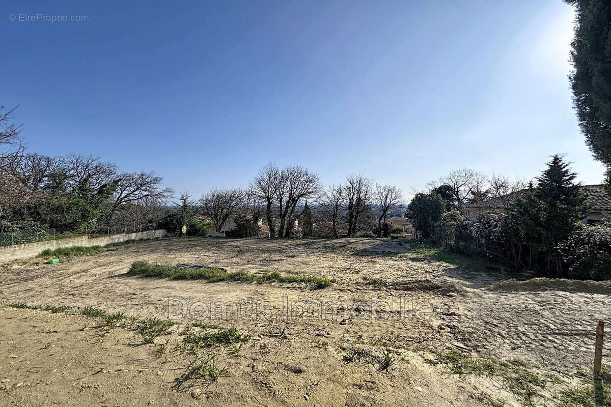 Terrain à CAUMONT-SUR-DURANCE