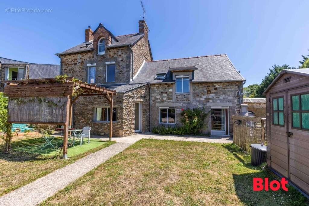 Maison à SAINT-MEDARD-SUR-ILLE