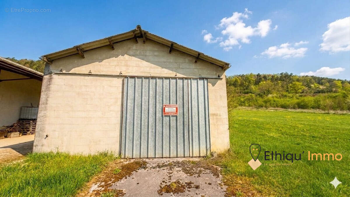 Parking à PROVERVILLE