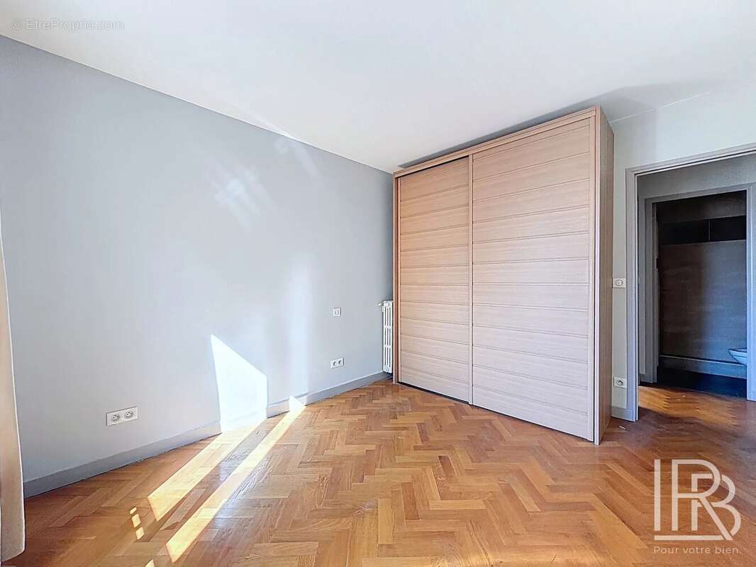 Appartement à MARSEILLE-2E