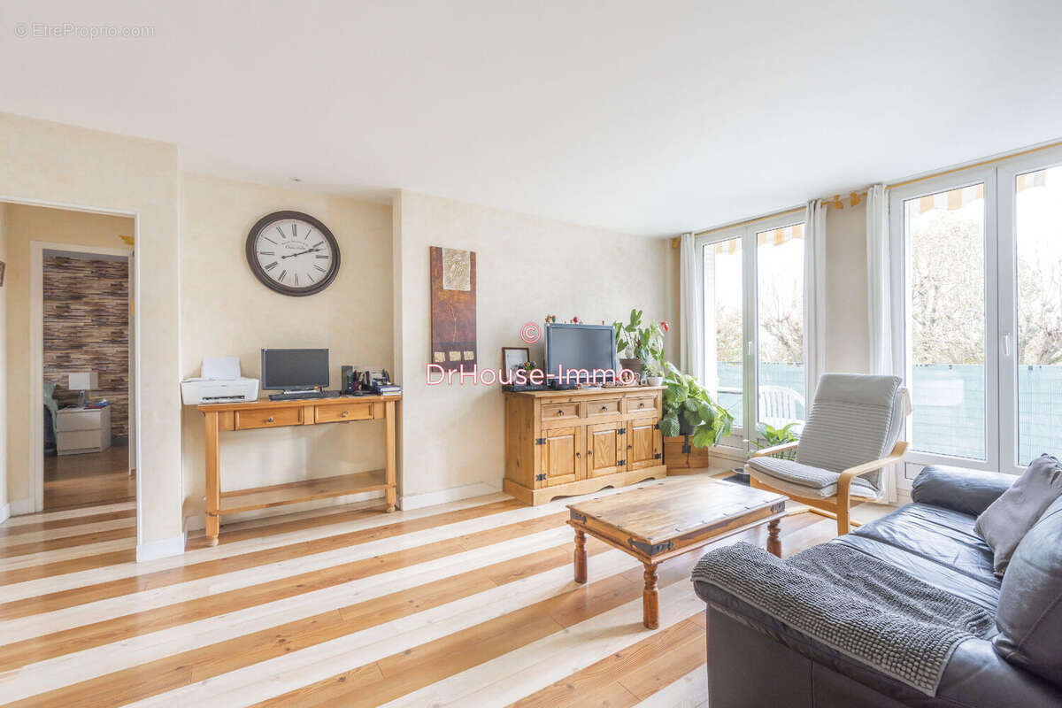 Appartement à LA CELLE-SAINT-CLOUD