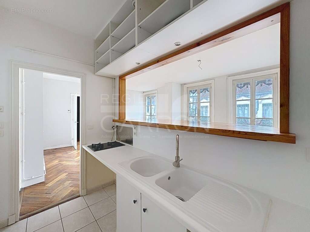 Lyon 2 / bellecour rue gasparin t3 57m² dernier etage balcon 345000€ - photo 7
