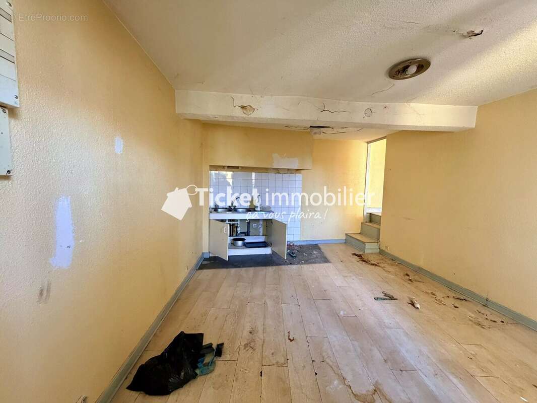 T3 à rénover – Centre-ville de Castres – 59 900 € - photo 2