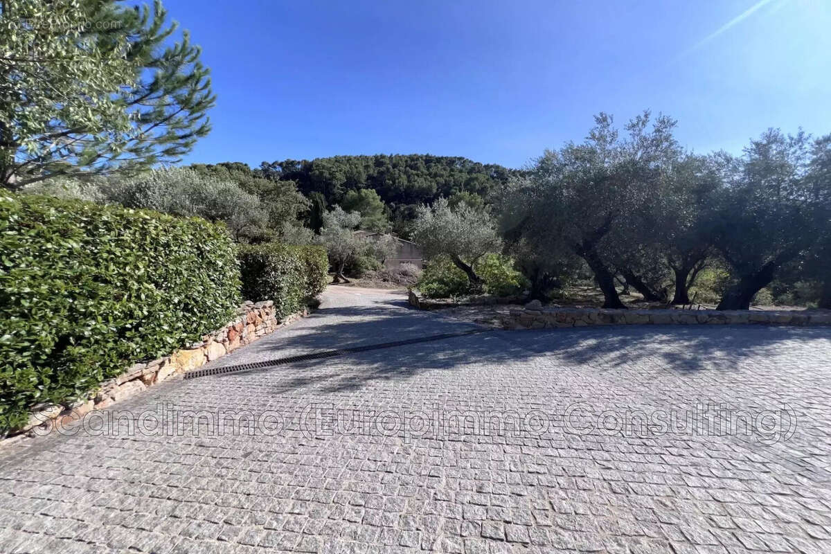 Maison à SOLLIES-TOUCAS