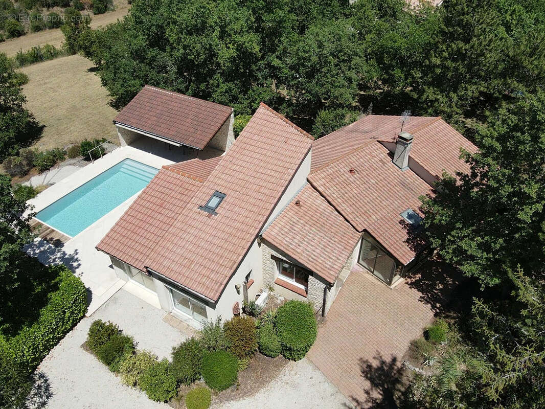 Maison de plain-pied de 156 m2 avec piscine, garage et terrain arboré - photo 20