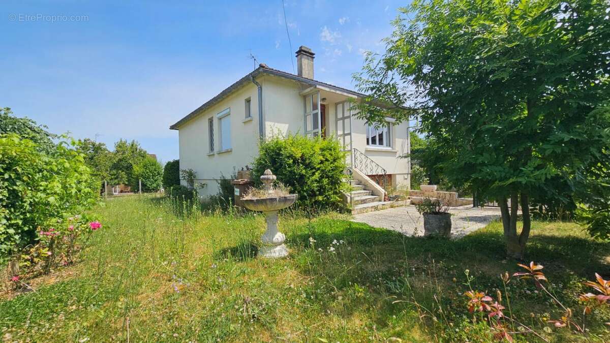 Maison à HOUDAN