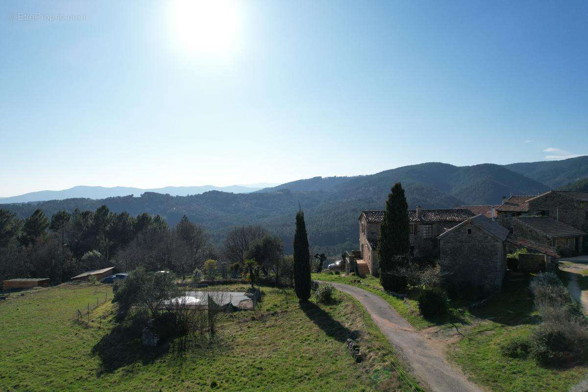 Maison à LABLACHERE