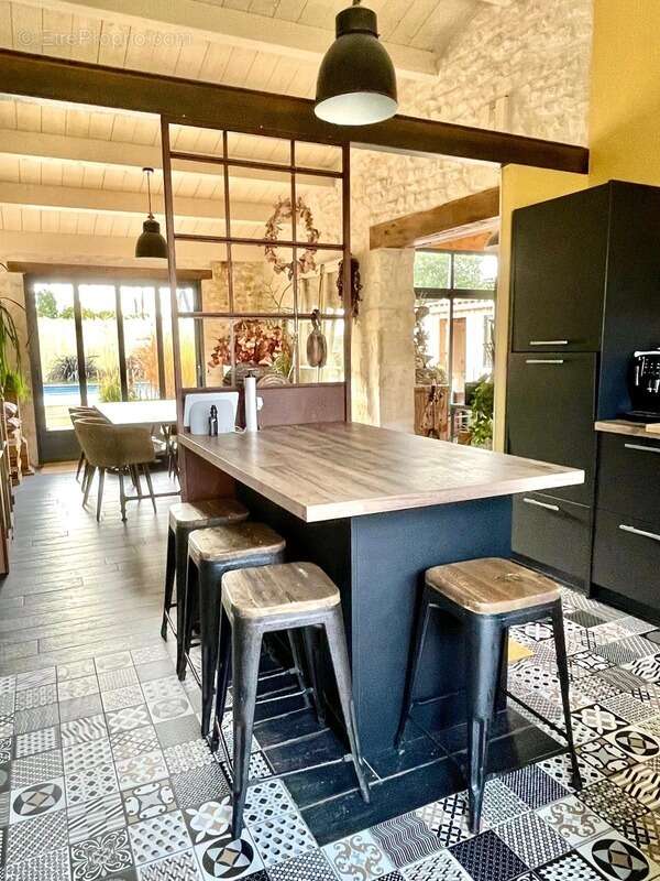 Maison à CROIX-CHAPEAU