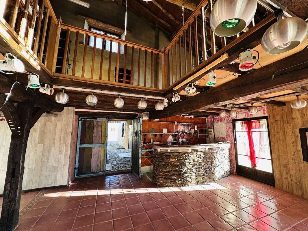 Grande maison de village sur la commune de Prat-Bonrepaux 09160. - photo 8