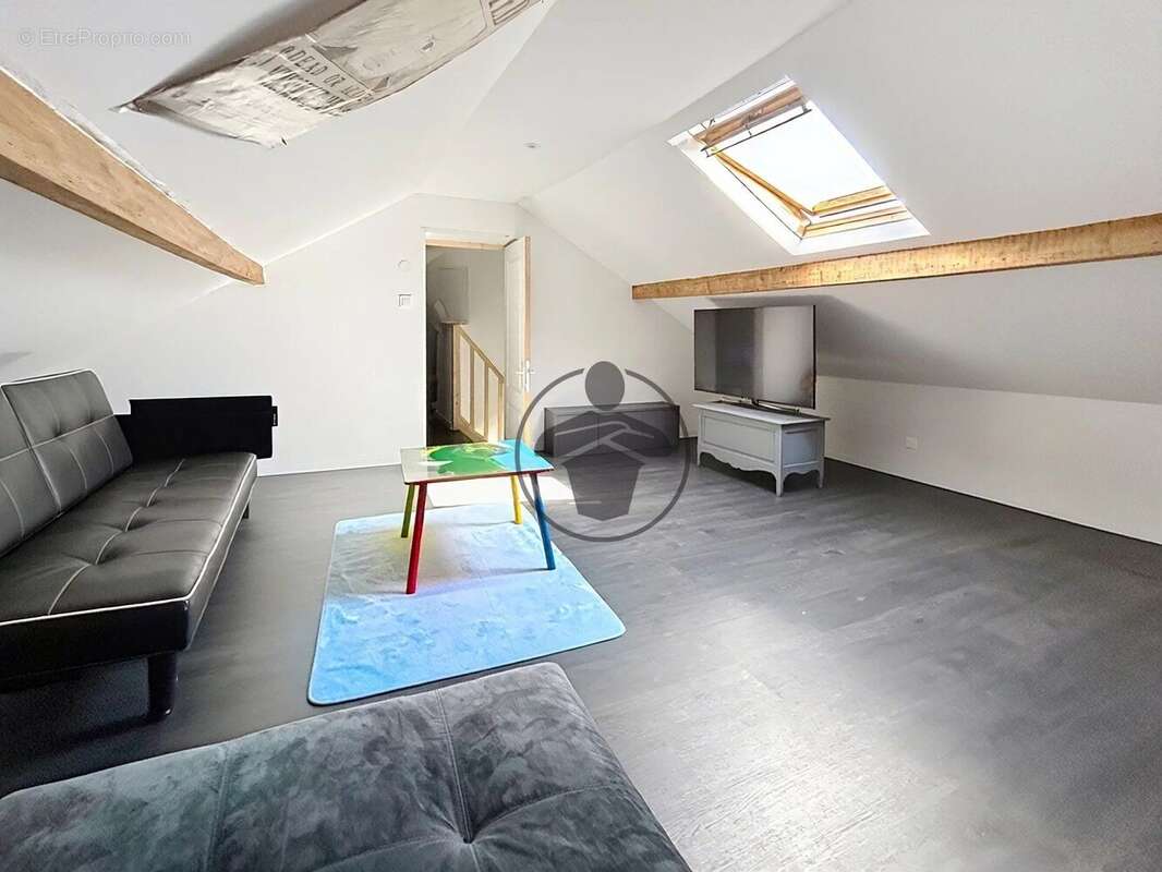Maison à ETREILLERS