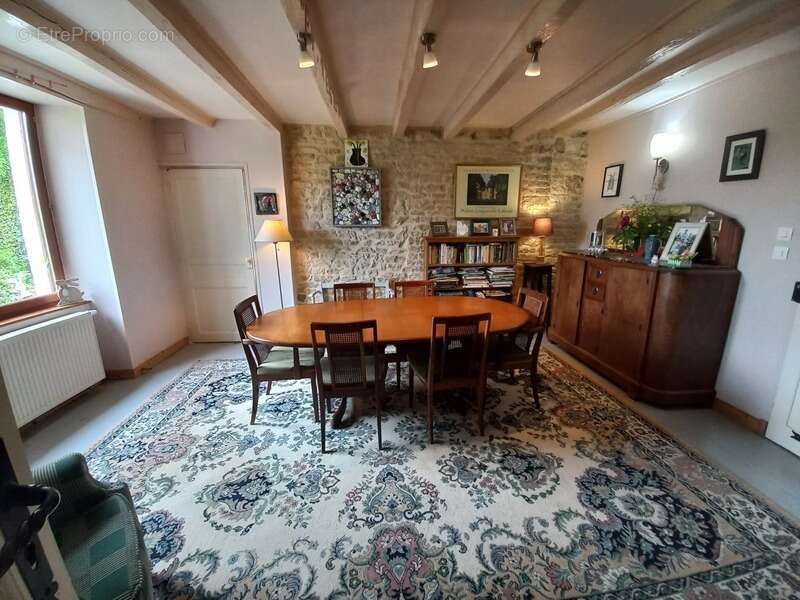 Maison à SAINT-HILAIRE-DES-LOGES