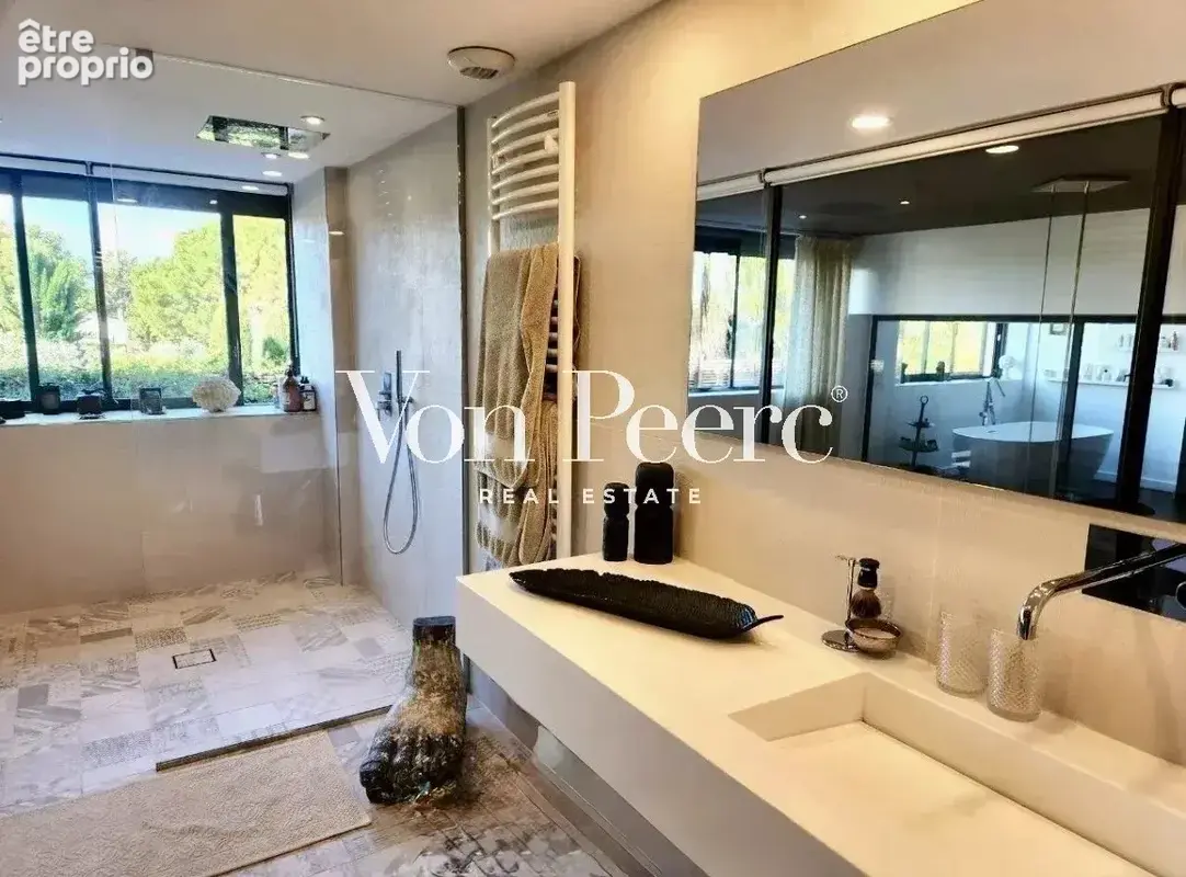 A vendre à St Rémy de Provence: Magnifique appartement de standing avec terrasse et bassin - photo 9