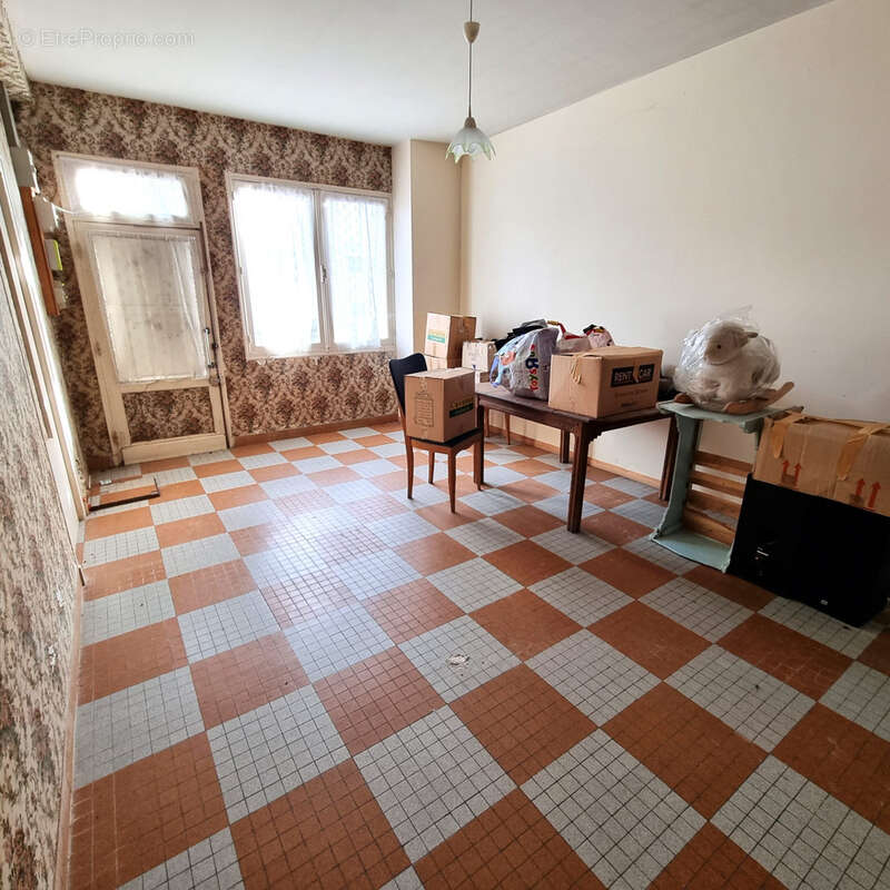 Maison à SAINT-DENIS-DE-JOUHET