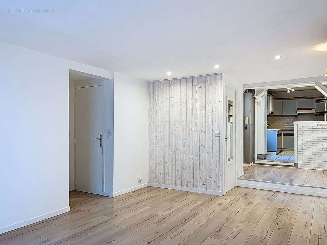 Appartement à NEAUPHLE-LE-CHATEAU