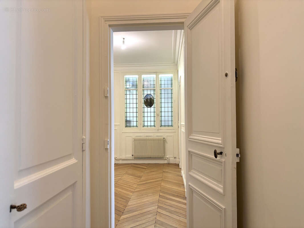 Appartement de caractère   immeuble haussmannien - photo 5