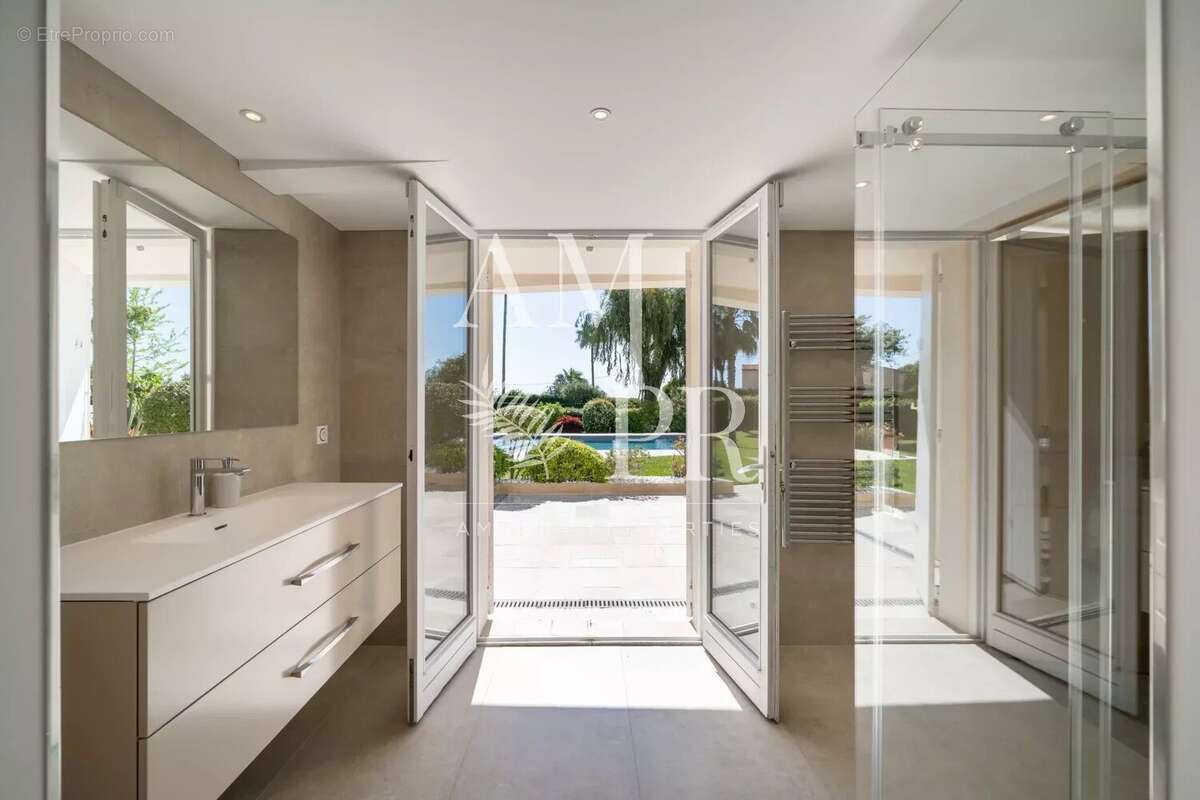 Cannes Californie – Élégance Contemporaine et Vue Mer d’Exception dans un Domaine Privé - photo 20