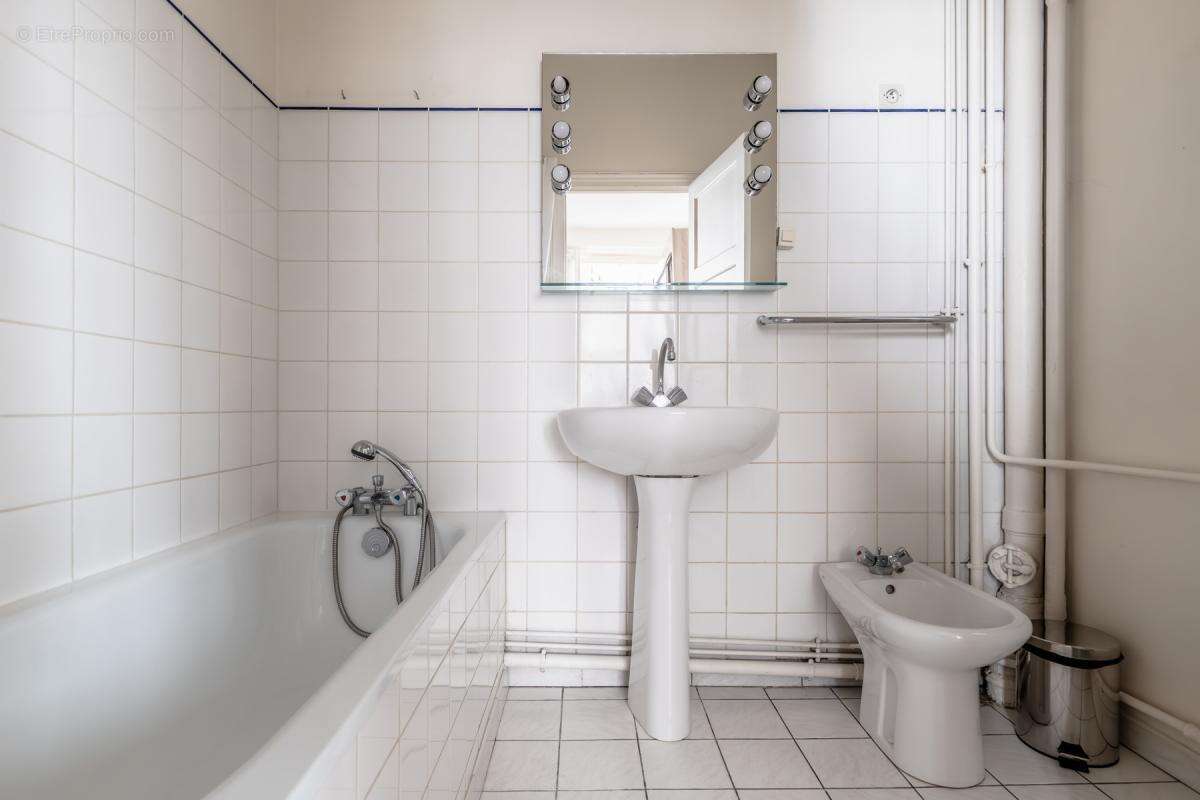 Appartement à PARIS-1E