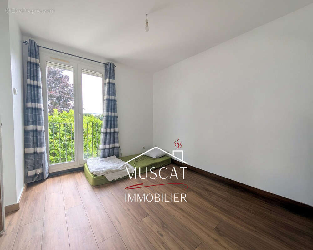 VILLEFONTAINE - Maison - 3 chambres - jardin - terrasse - garage - photo 10