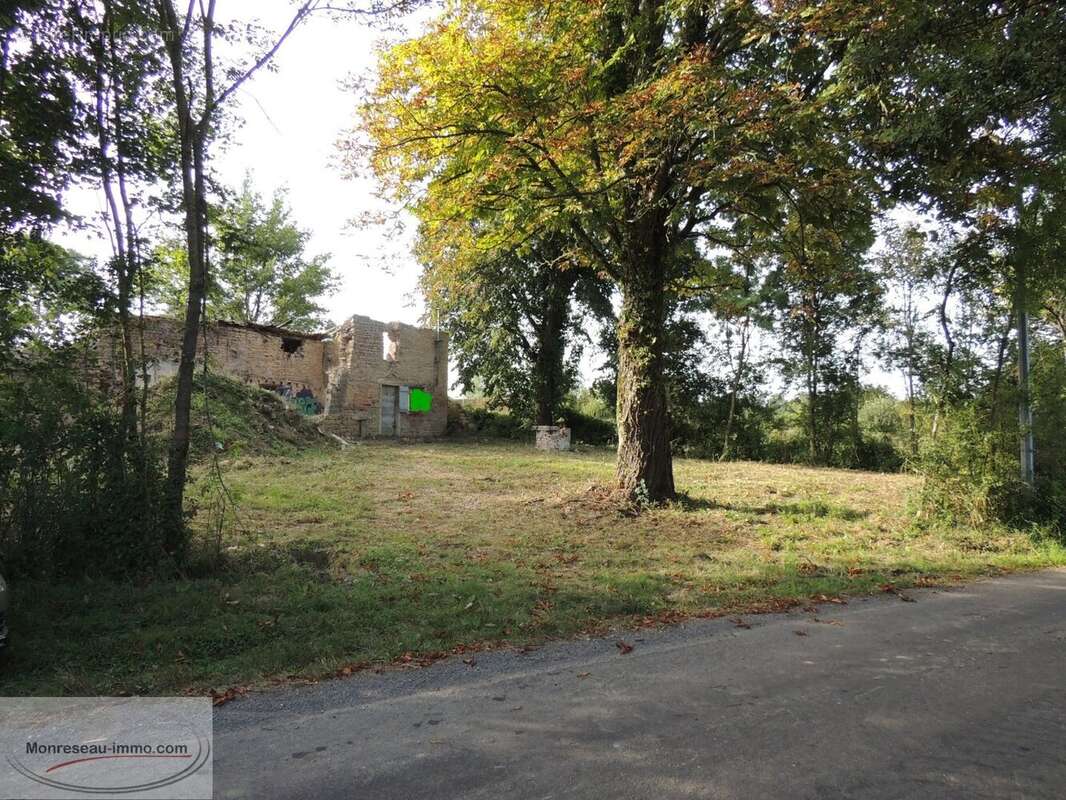 Terrain à PONT-DE-VAUX