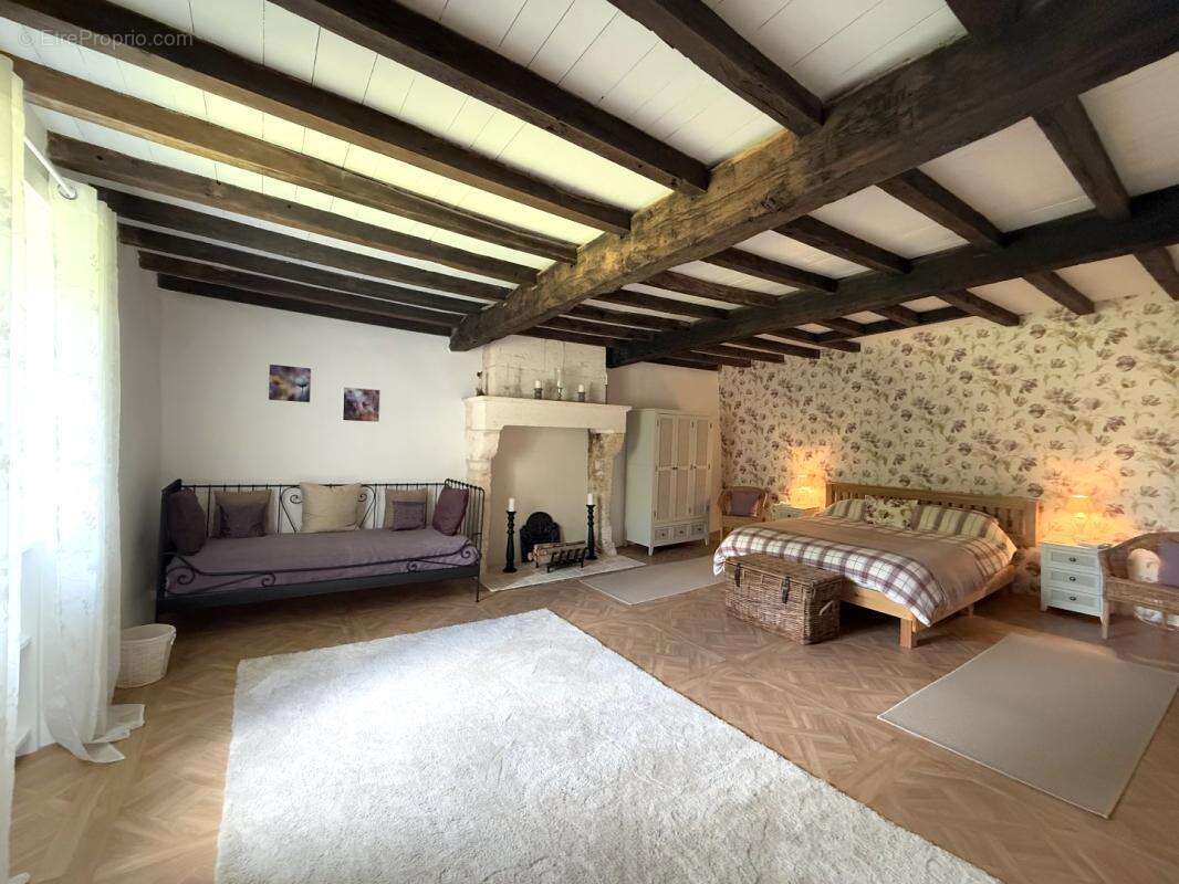 Maison à LEGUILLAC-DE-CERCLES