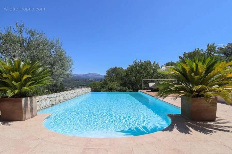 Maison à TOURRETTES