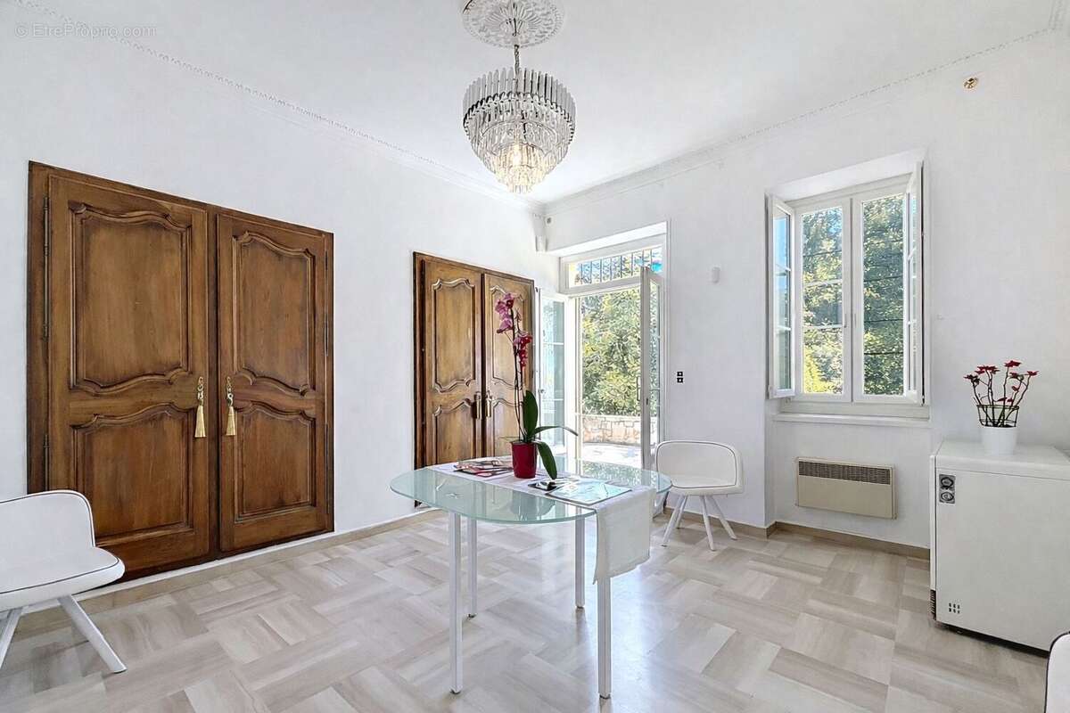 Maison 300 m² à Marseille-12e  - photo 6
