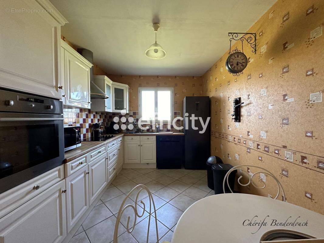 Maison à SAINT-SEURIN-DE-PRATS