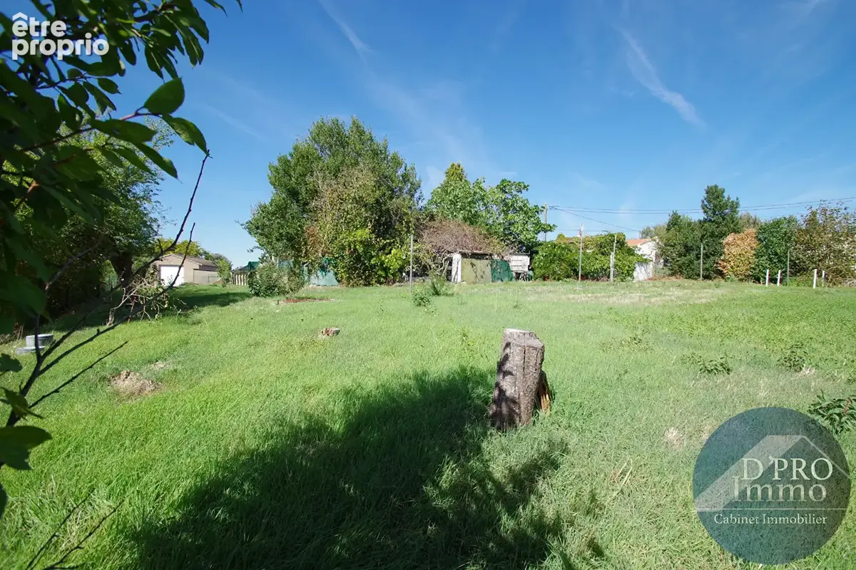 Un terrain de 500 m², le centre-ville à pied et la liberté de construire votre maison : à vous d'imaginer la suite. - photo 2
