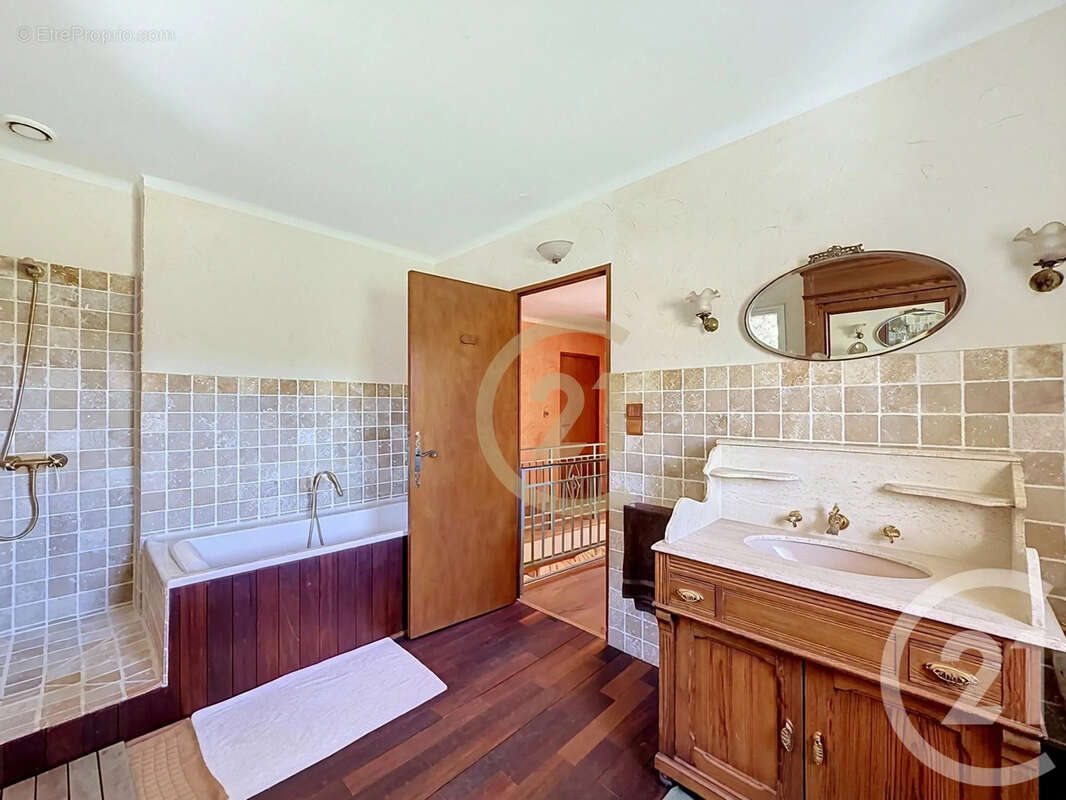 Maison 184 m² à Saint-Hilaire-D'ozilhan  - photo 13