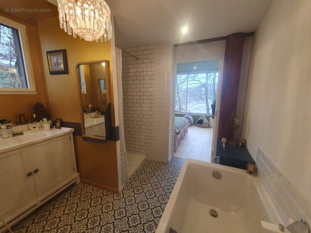 Maison à MARCILLAC-LA-CROISILLE