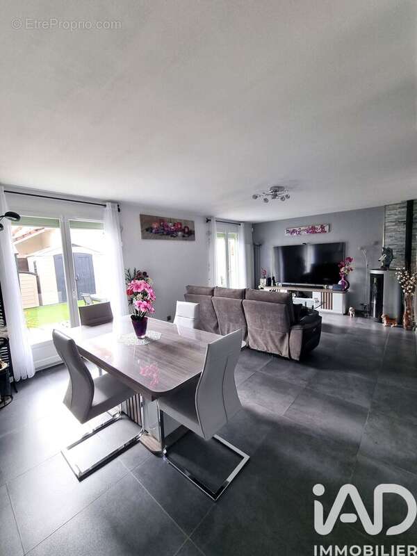 Photo 2 - Maison à BRIE-COMTE-ROBERT