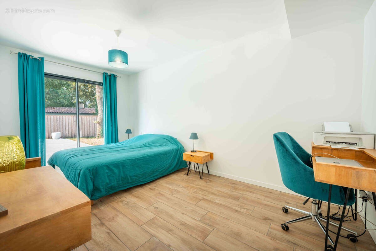 Maison 5 chambres + piscine + garage sur terrain 1035 m2 - photo 6