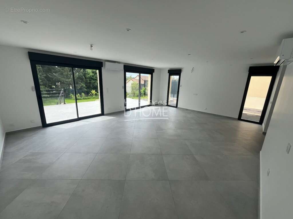 Maison à ROZAY-EN-BRIE