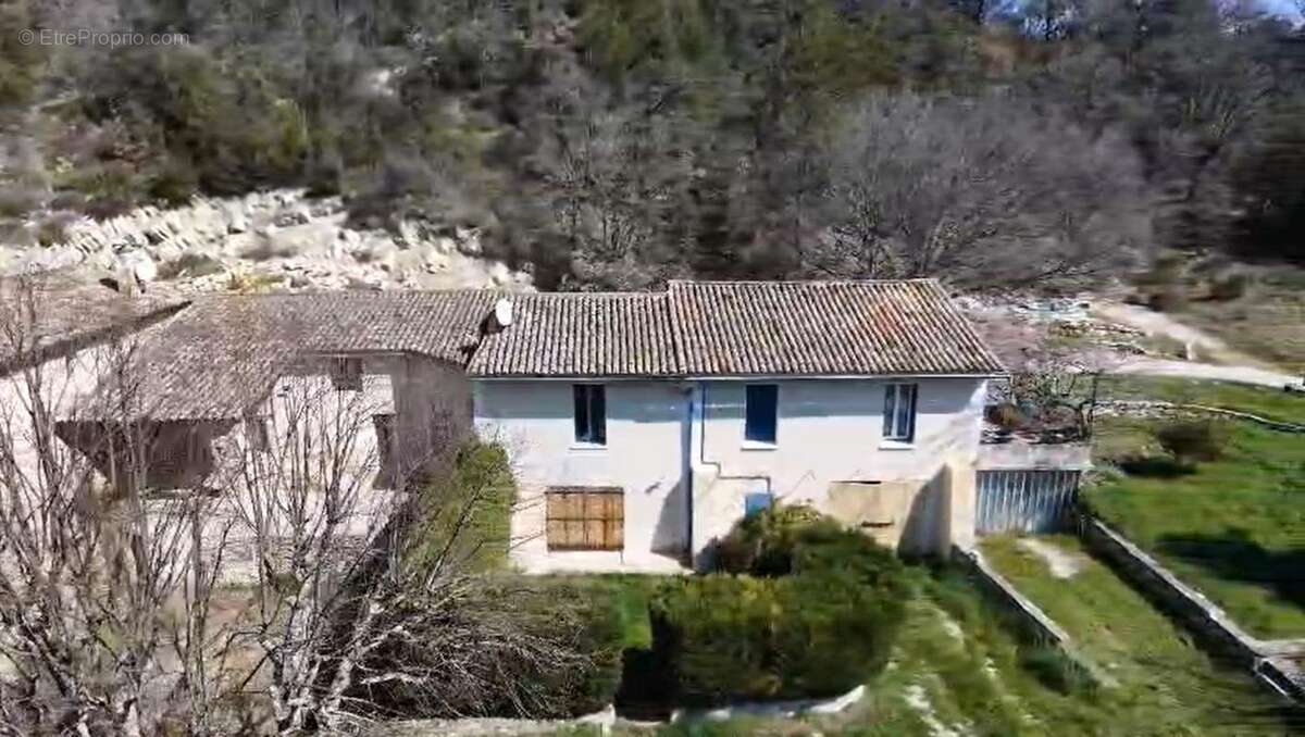 Maison à ENTRECHAUX